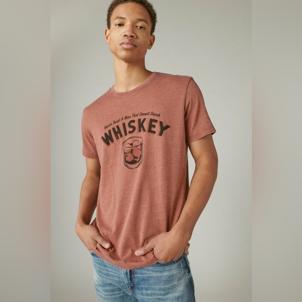 Lucky Jeans T Shirt Never Trust Whiskey Mens Lightweight Distressed Size XL